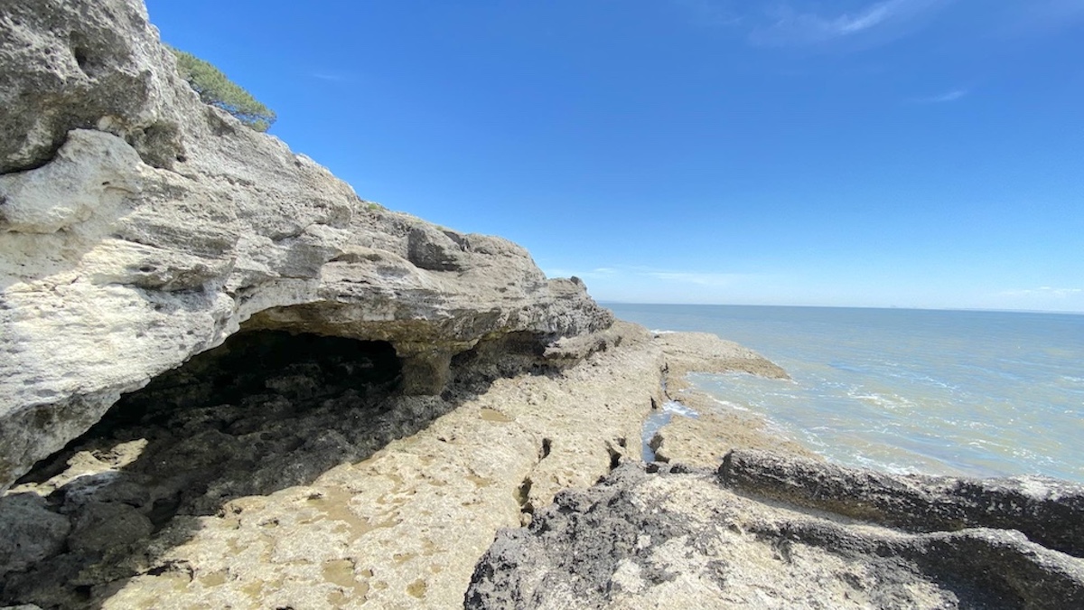 Les rochers plage du platinassiez saint palais sur mer